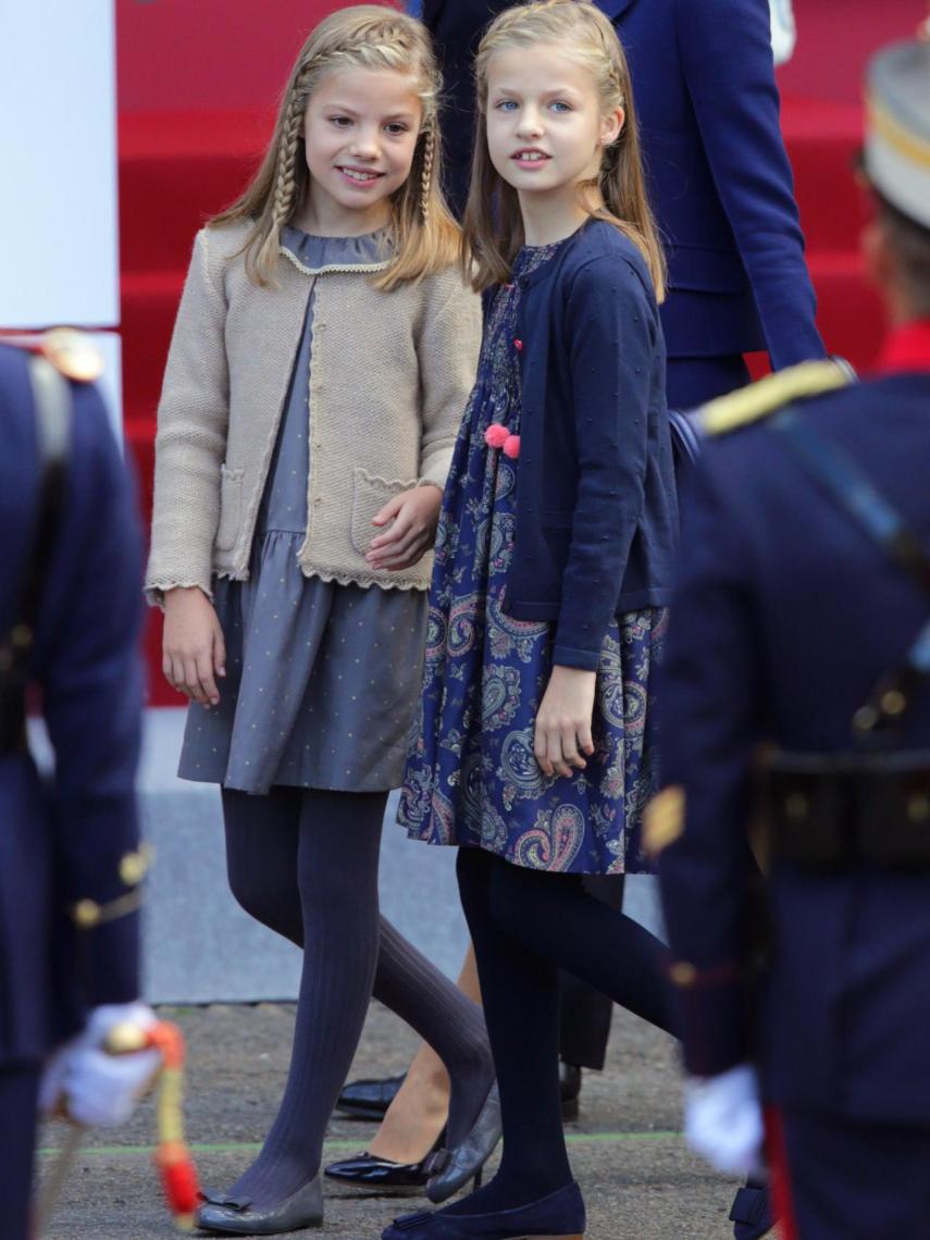 Leonor y Sofía en el Día de Hispanidad 2015.