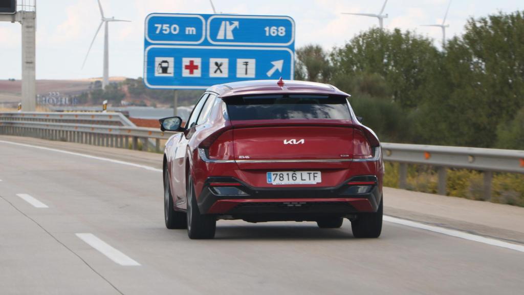 El coche eléctrico durante el recorrido de la autovía A3.