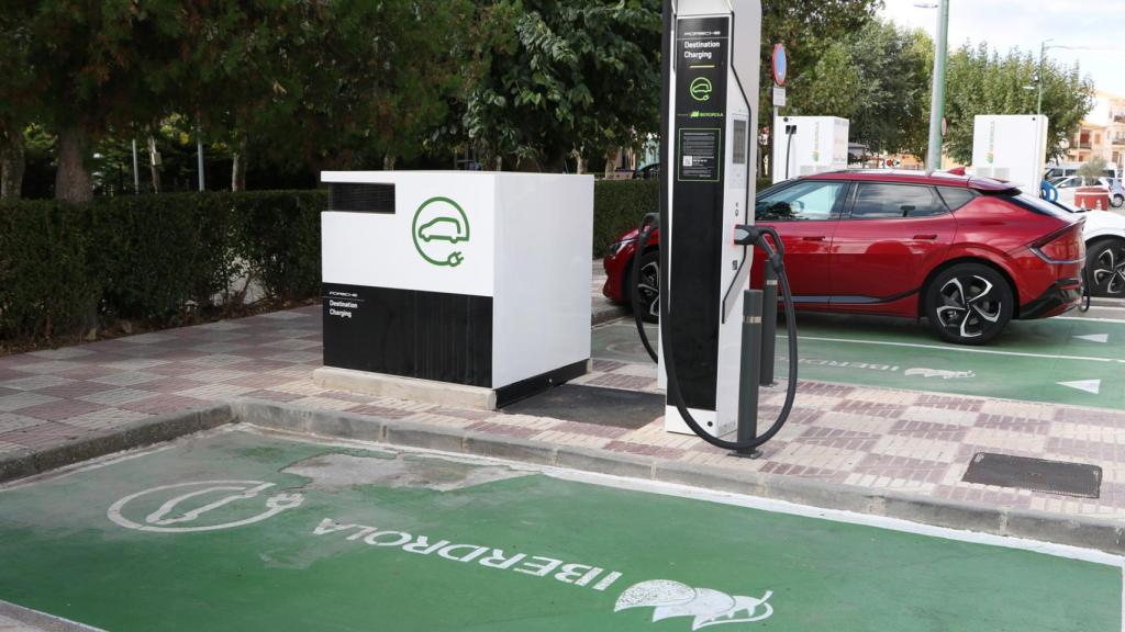 Esta estación de recarga cuenta con dos puntos de 350 kW.