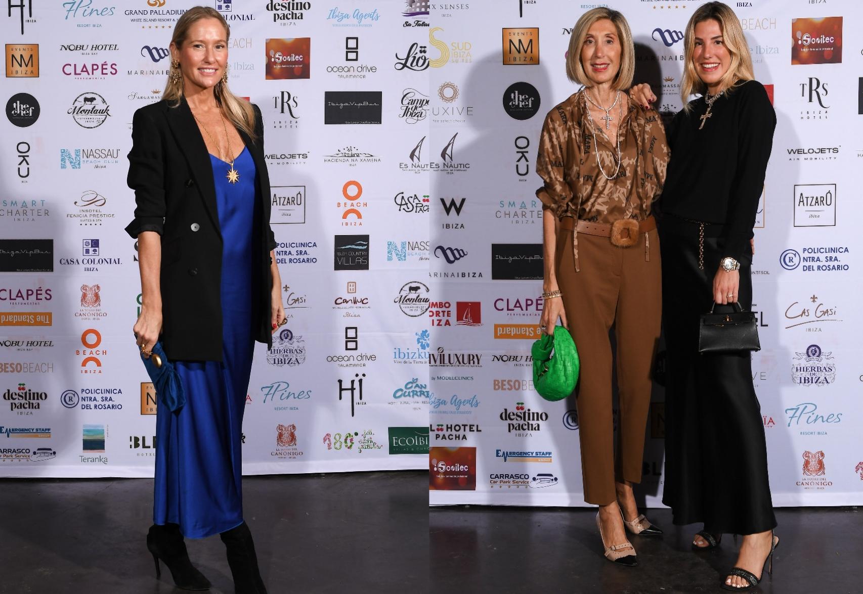 Fiona Ferrer (izq), Susi Rejano y Carla Hinojosa (dcha).