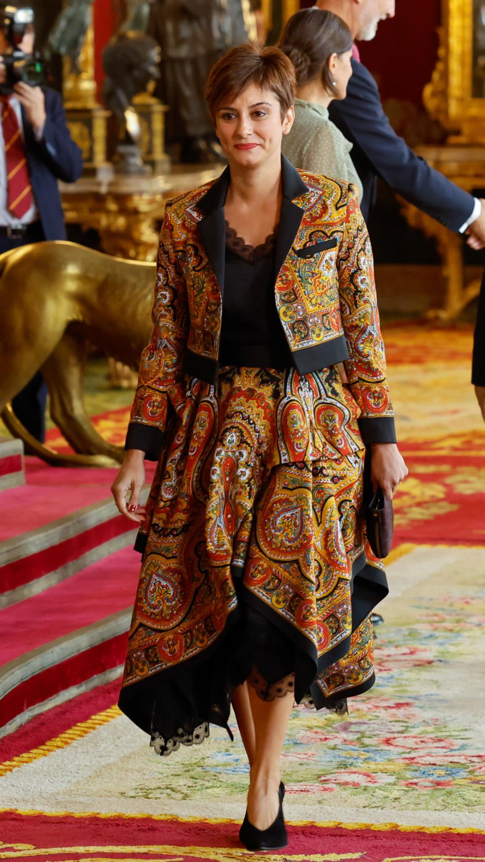 Ministra portavoz, Isabel Rodríguez, durante el besamanos en el Palacio Real.