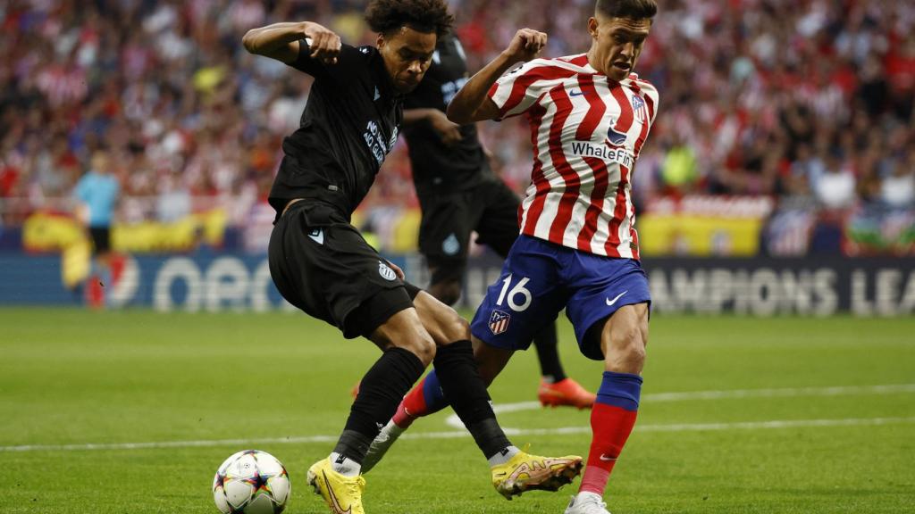 Acción entre Nahuel Molina y Tajon Buchanan que se pitó como penalti y acabó como falta en ataque