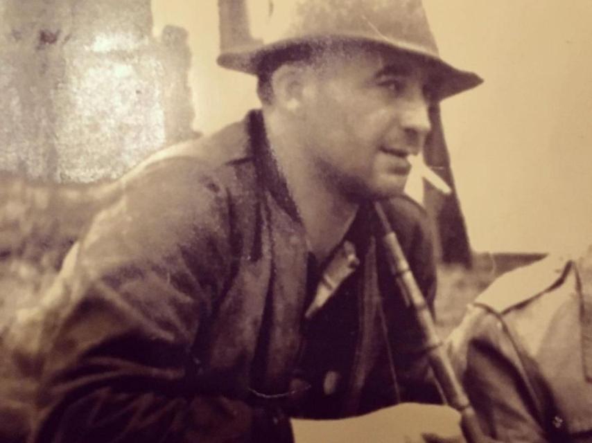 El padre de Telmo Aldaz, Cecilio Aldaz Elso, pescando en Alaska.