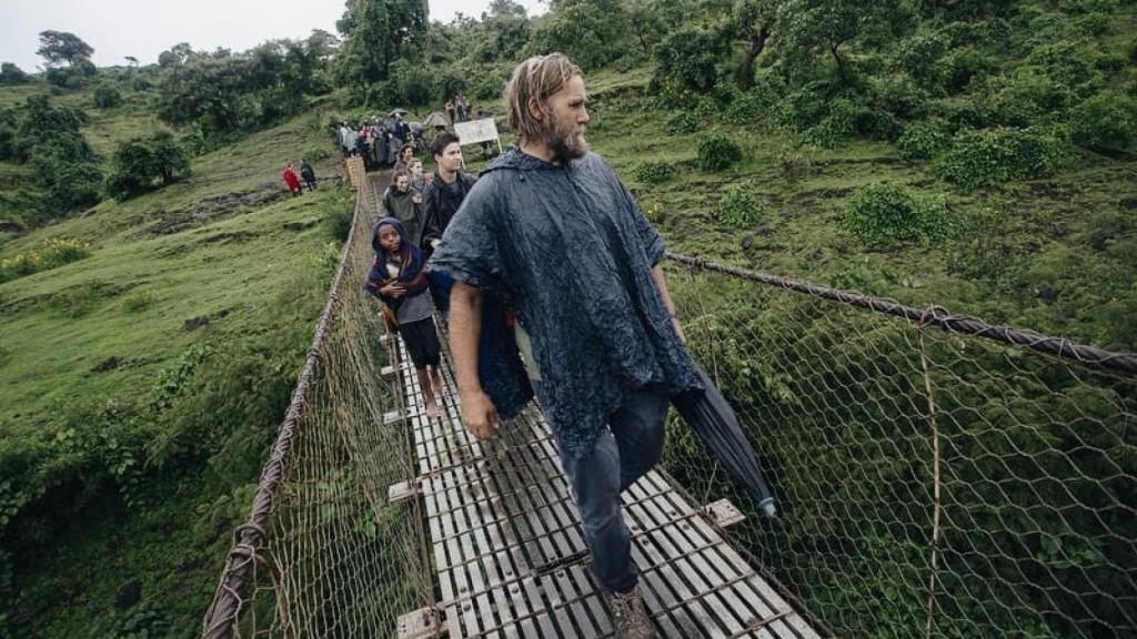 En una expedición de España Rumbo al Sur, cruzando el río Congo.