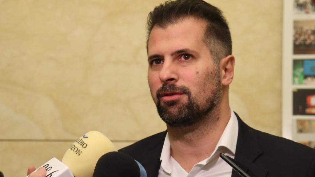 Luis Tudanca durante su visita a Burgos