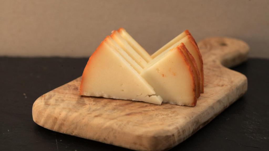 Si quieres blanquear tus dientes de forma natural, añade estos alimentos a tu dieta.