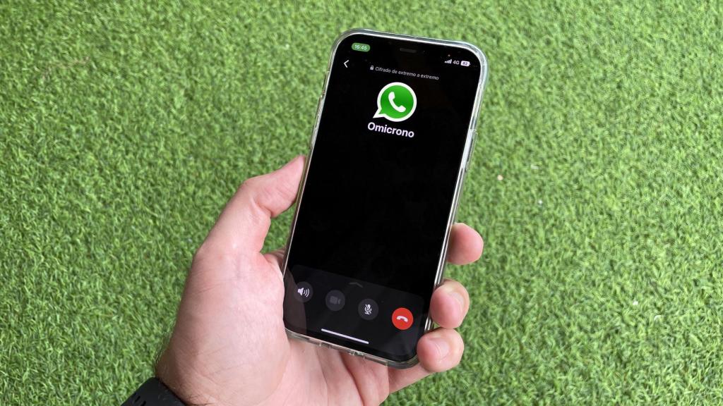 Una llamada de WhatsApp.