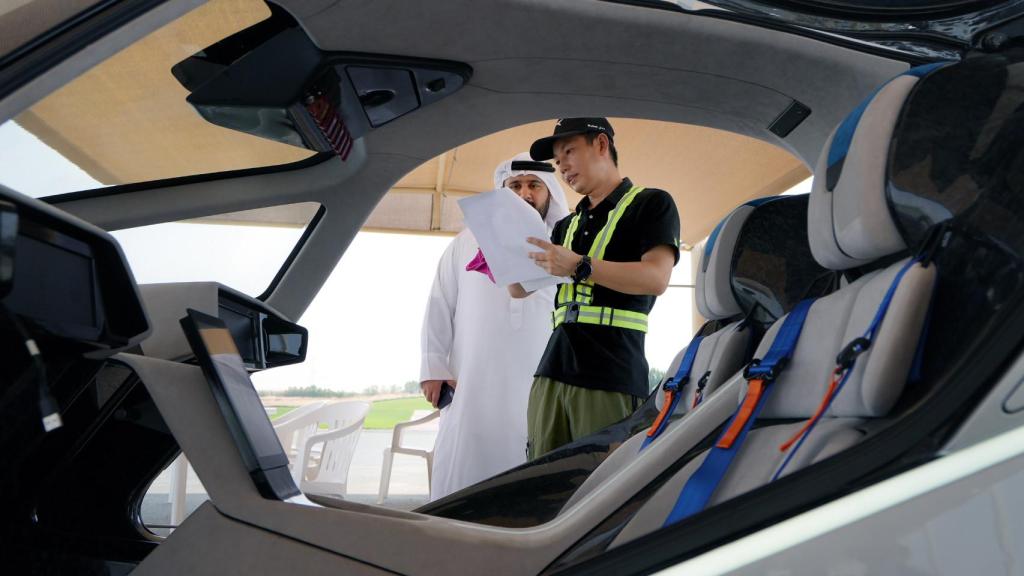 El interior de la cabina del XPeng X2