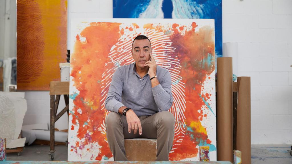 Lorenzo Quinn posa en su taller en Barcelona