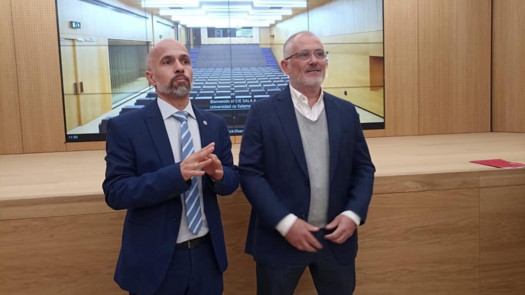 El vicerrector y el arquitecto de la Usal