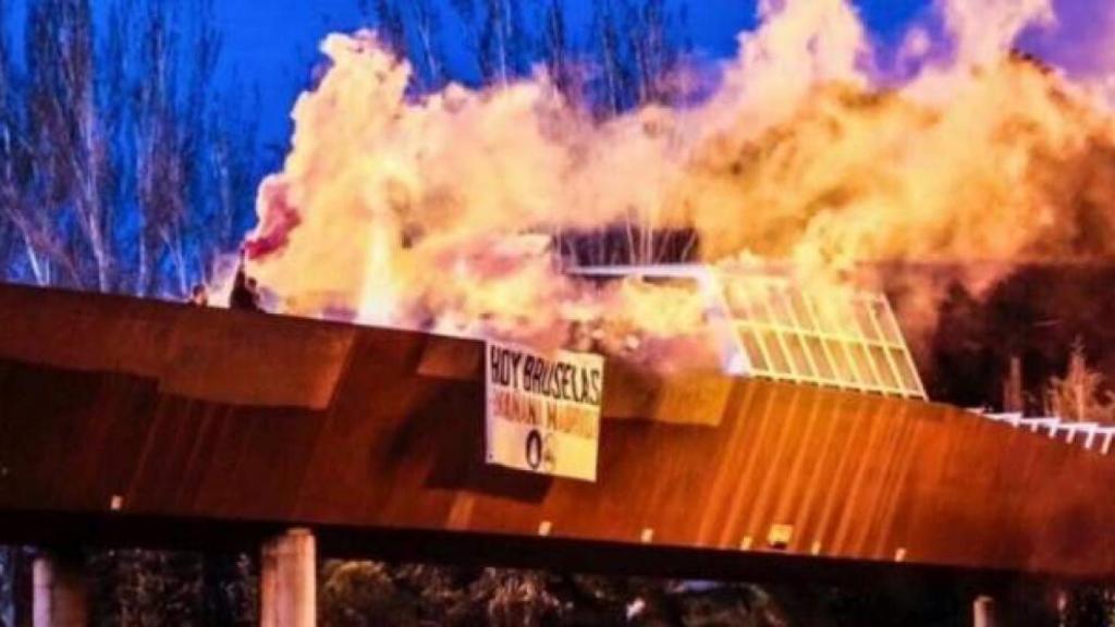 La pancarta colgada por Hogar Social Madrid.