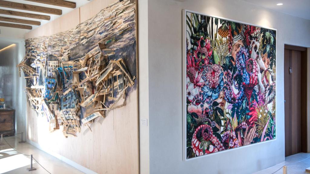 Las obras de arte de Tadshi Kawamata 'Destruction nº29' y la de Naeemeh Kazemi.