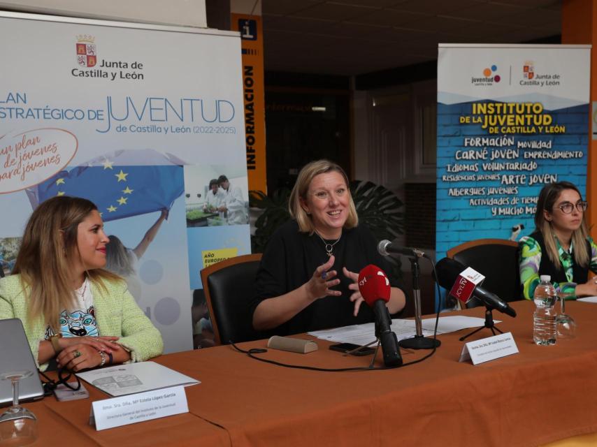 La consejera de Familia, Isabel Blanco, durante la rueda de prensa de este viernes en Palencia.
