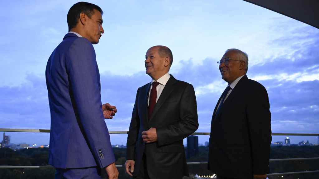 Pedro Sánchez, Olaf Scholz y Antonio Costa, este viernes en Berlín.