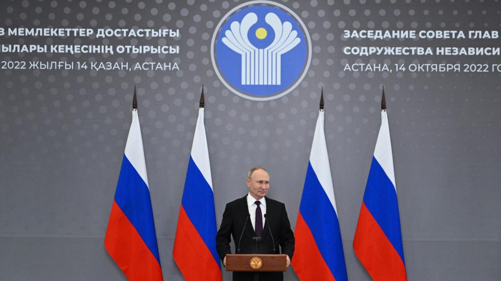 Vladímir Putin este viernes en Astana, Kazajistán.