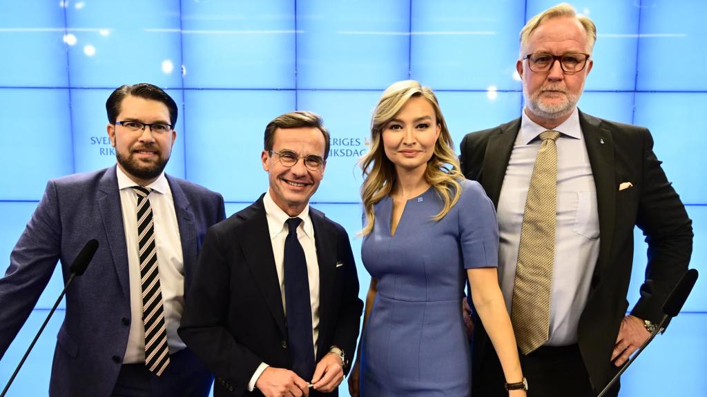 El líder del Partido Demócrata Jimmie Akesson, el líder del Partido Moderado Ulf Kristersson, la líder de la Democracia Cristiana Ebba Busch, y el líder del Partido Liberal Johan Pehrson.
