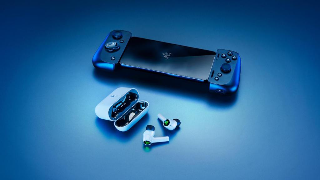 Los auriculares Razer Hammerhead HyperSpeed junto con la consola.