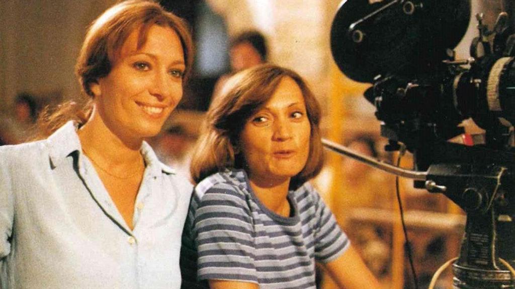 PIlar miro junto a Mercedes Sampietro en el rodaje de 'Gary Cooper que estás en los cielos'. De 'Pilar Miró. Nadie me enseñó a vivir' (Plaza & Janés)