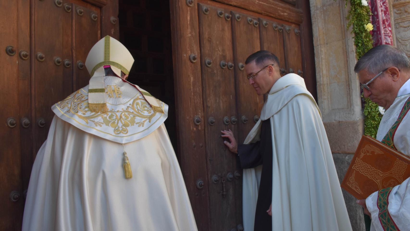 Imágenes de la apertura de la Puerta Santa en el Año Jubilar Teresiano de Alba de Tormes