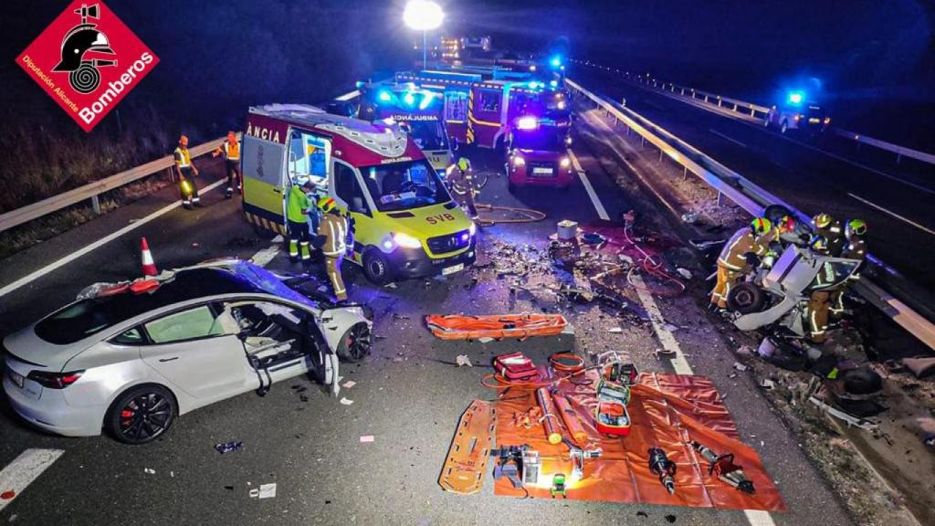 Así quedó la carretera tras el accidente.