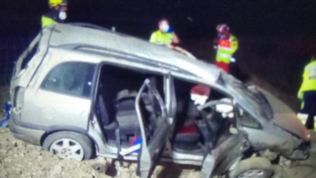 El vehículo accidentado quedo gravemente dañado.