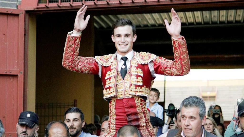 Sergio Rodríguez sale a hombros del coso abulense