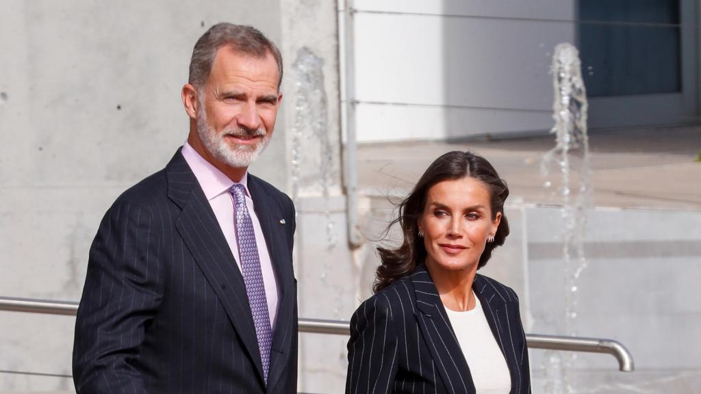 Los reyes Felipe VI y Letizia este domingo antes de poner rumbo a Alemania.