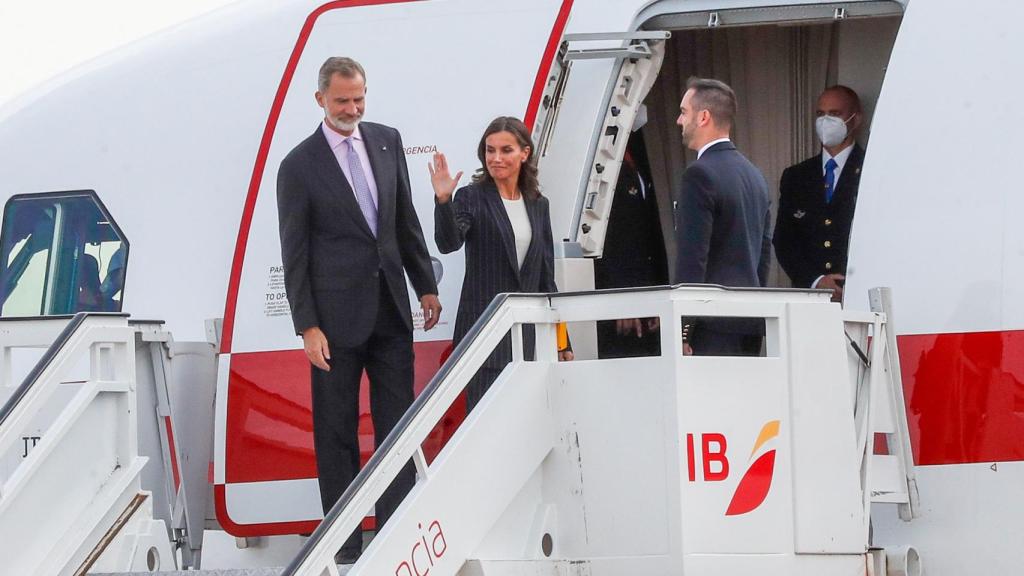 Los Reyes instantes antes de embarcar rumbo a Alemania.