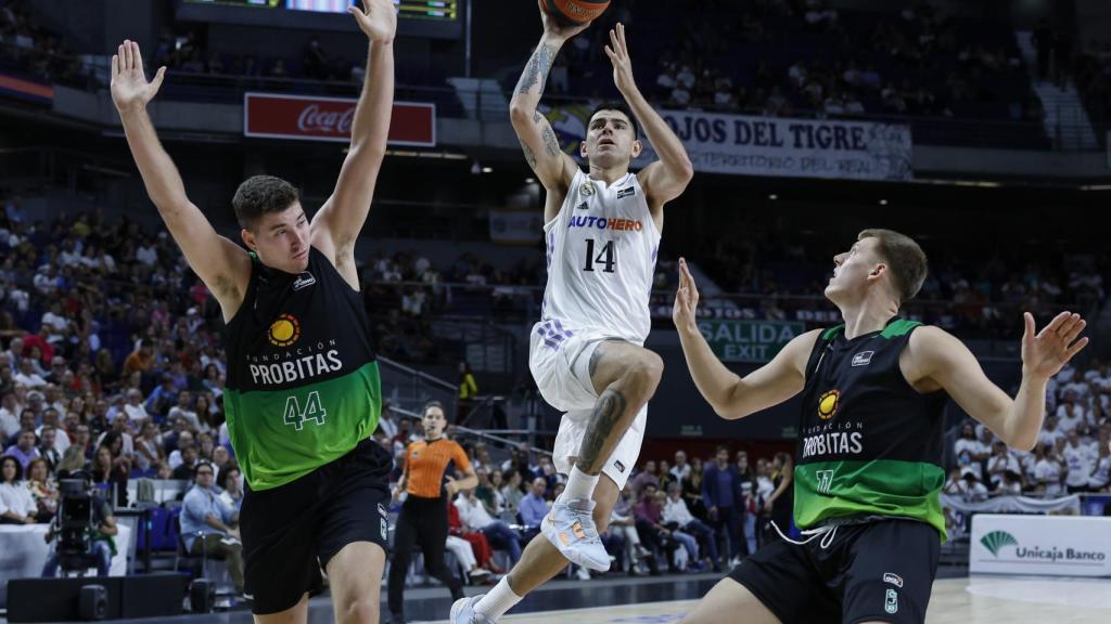 Gaby Deck anota una entrada a canasta sobre la bocina ante Joventut