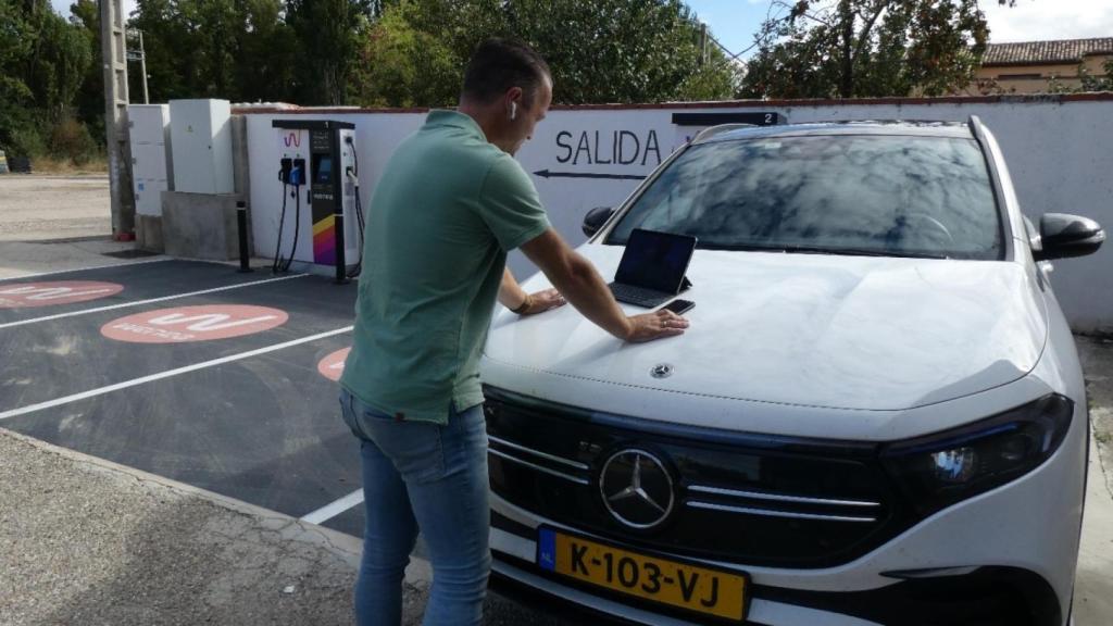 Alexander durante un descanso en una etapa del viaje.