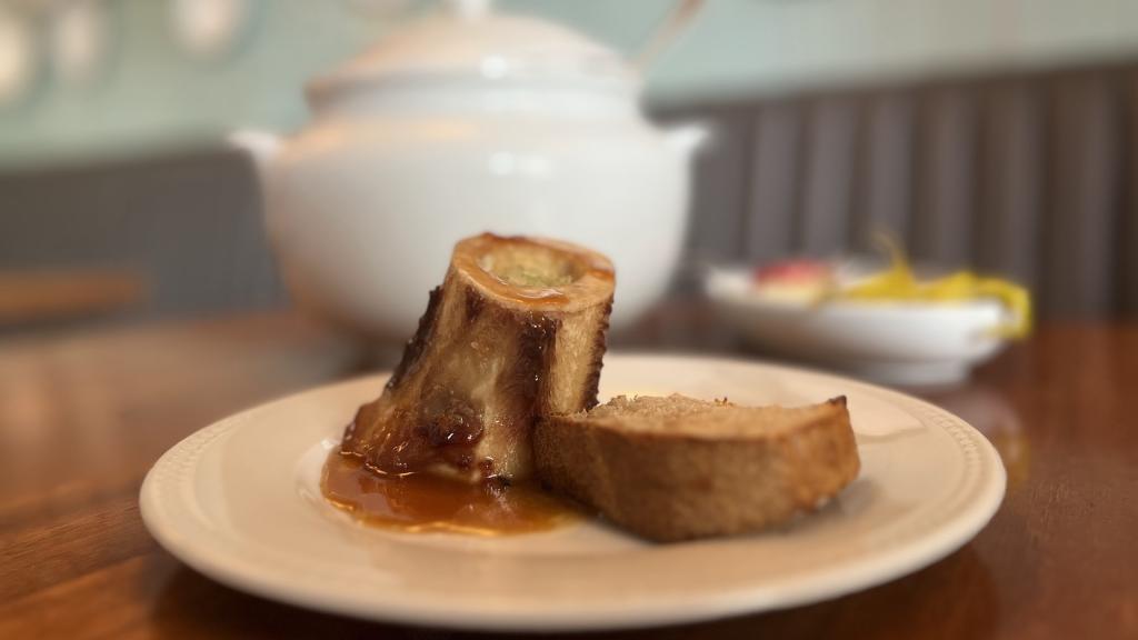 Tuétano con tartar de apio