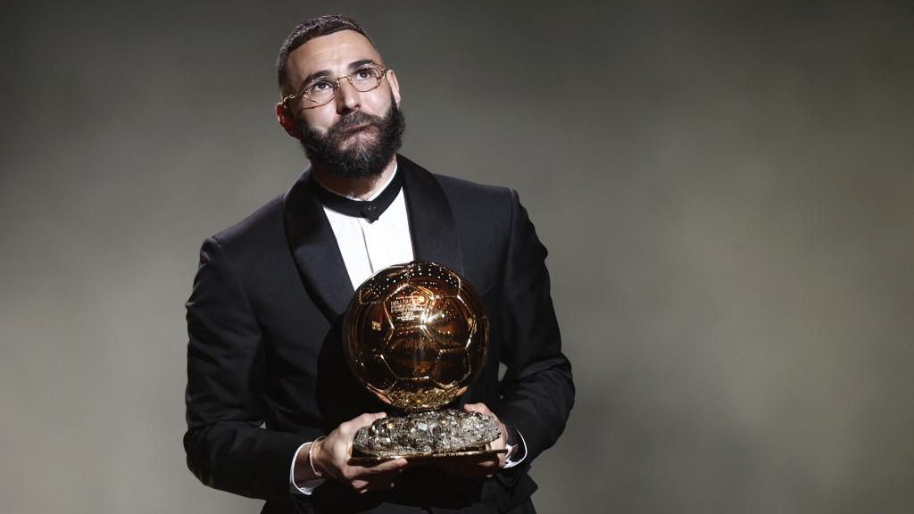Karim Benzema, con el Balón de Oro 2022