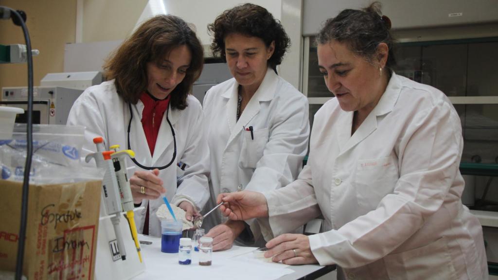 De izquierda a derecha, Eva García de Frutos, Margarita Darder y Pilar Aranda.