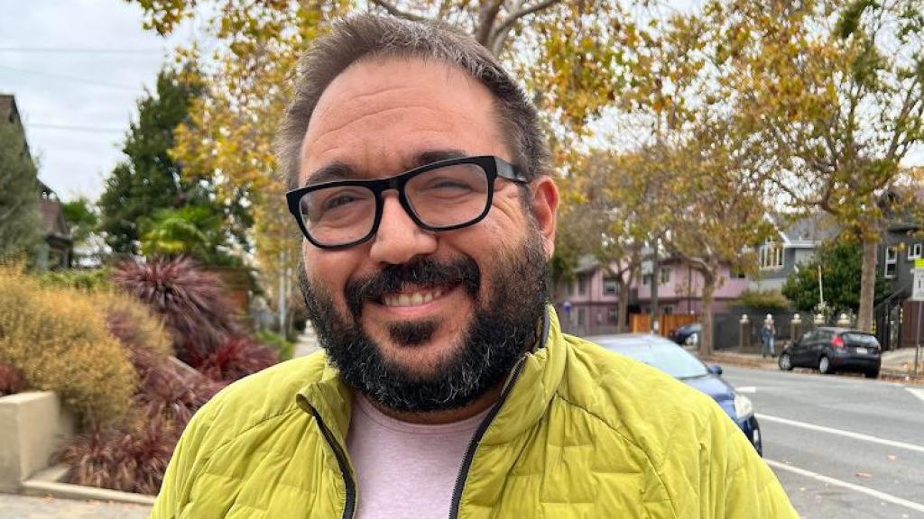 José Florido posa para EL ESPAÑOL de Málaga tras la entrevista.