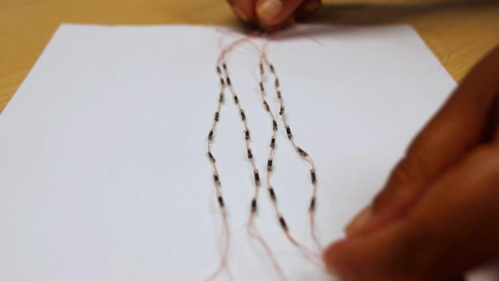 Hilos con paneles solares