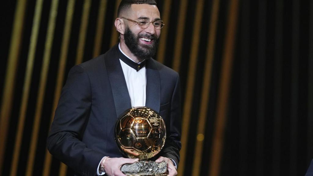 El jugador del Real Madrid, Karim Benzema, tras recoger su Balón de Oro.