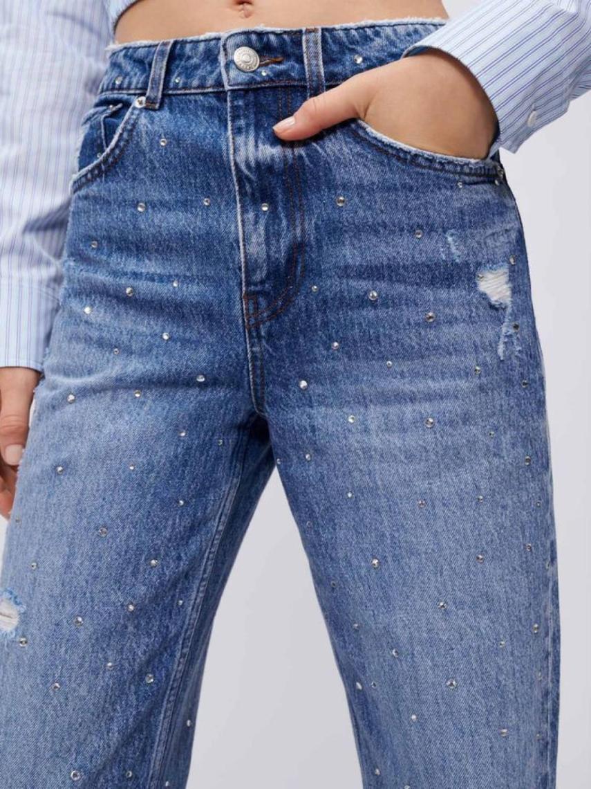 Detalles de los vaqueros escogidos por Lucía Rivera.