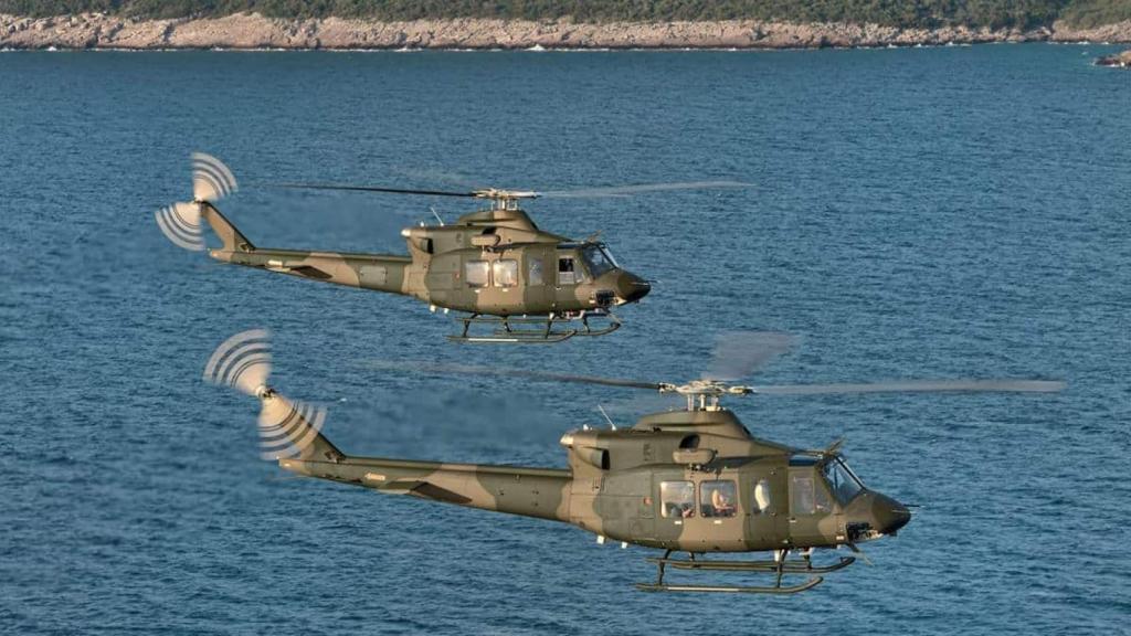 Bell 412 pintados de militar