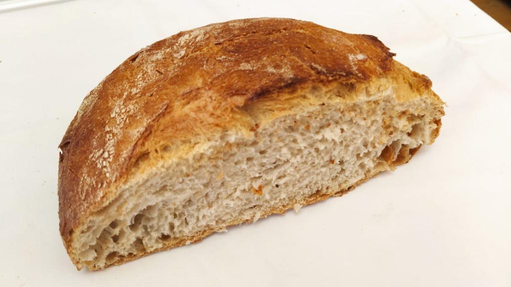 La media hogaza de pan de John Torres.