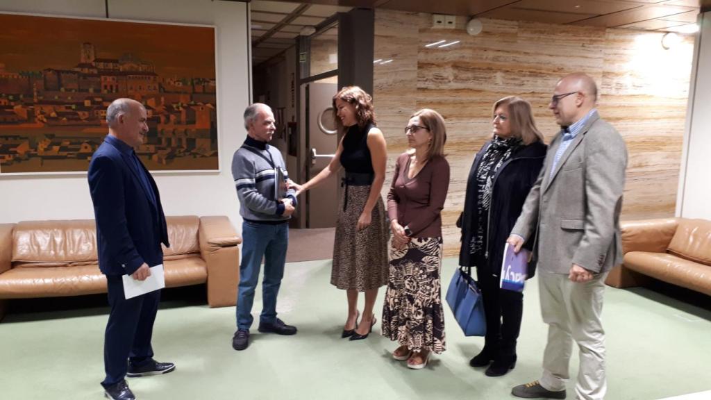 Reunión de la plataforma 'por una Sanidad Pública Digna de la Zona Básica de Salud de Tábara' con Clara San Damián