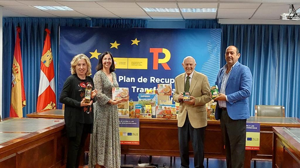 Rosa Urbón, junto con Alicia Villar, Jesús Mediavilla y Jesús María García