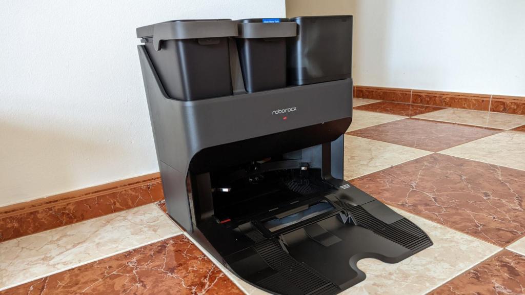 La base de carga es el gran aliciente para comprar la versión Ultra de este robot