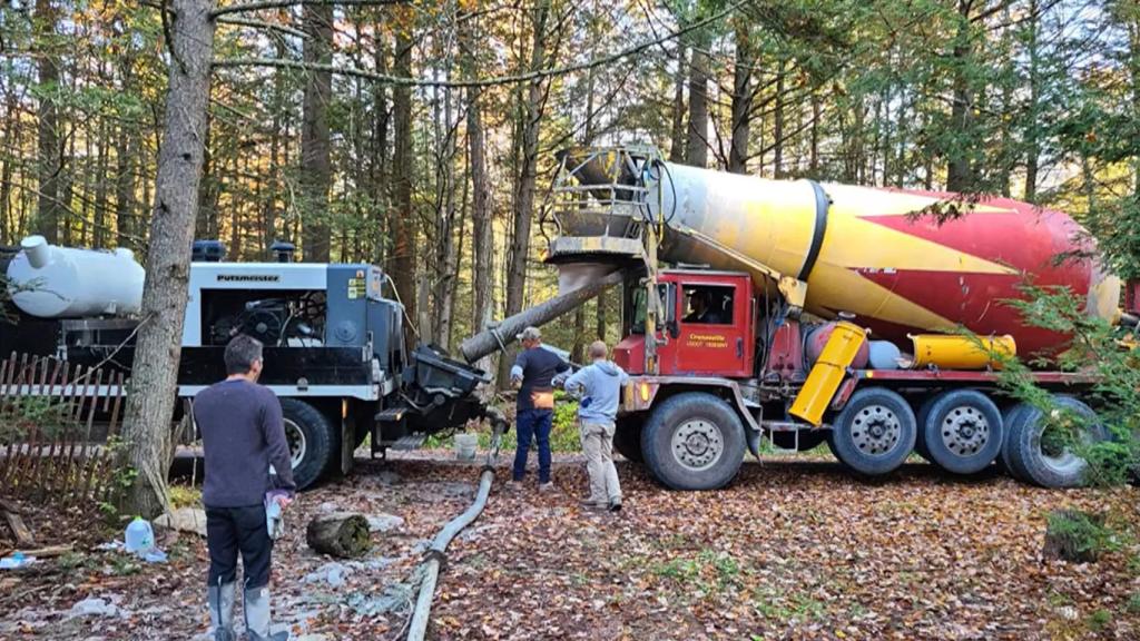 Camión mezclando hormigón