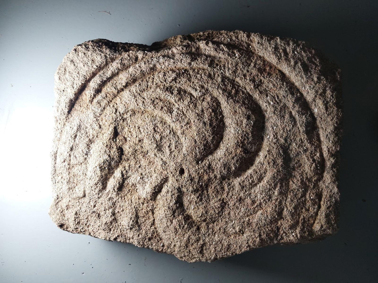 Parte de la estela funeraria descubierta en Armea (Ourense).