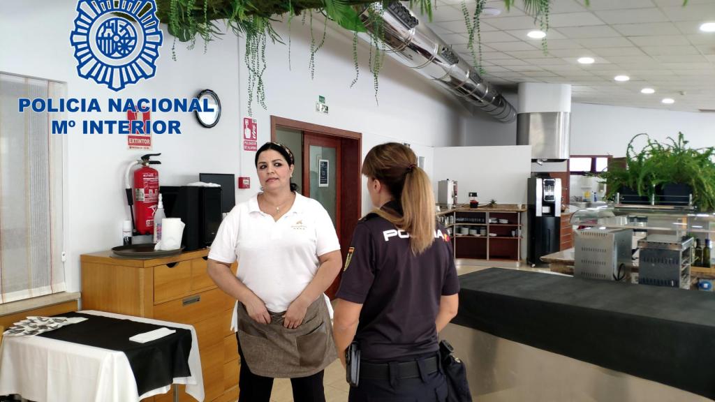 Foto facilitada por la Policía de la cafetería del hotel donde sucedieron los hechos.