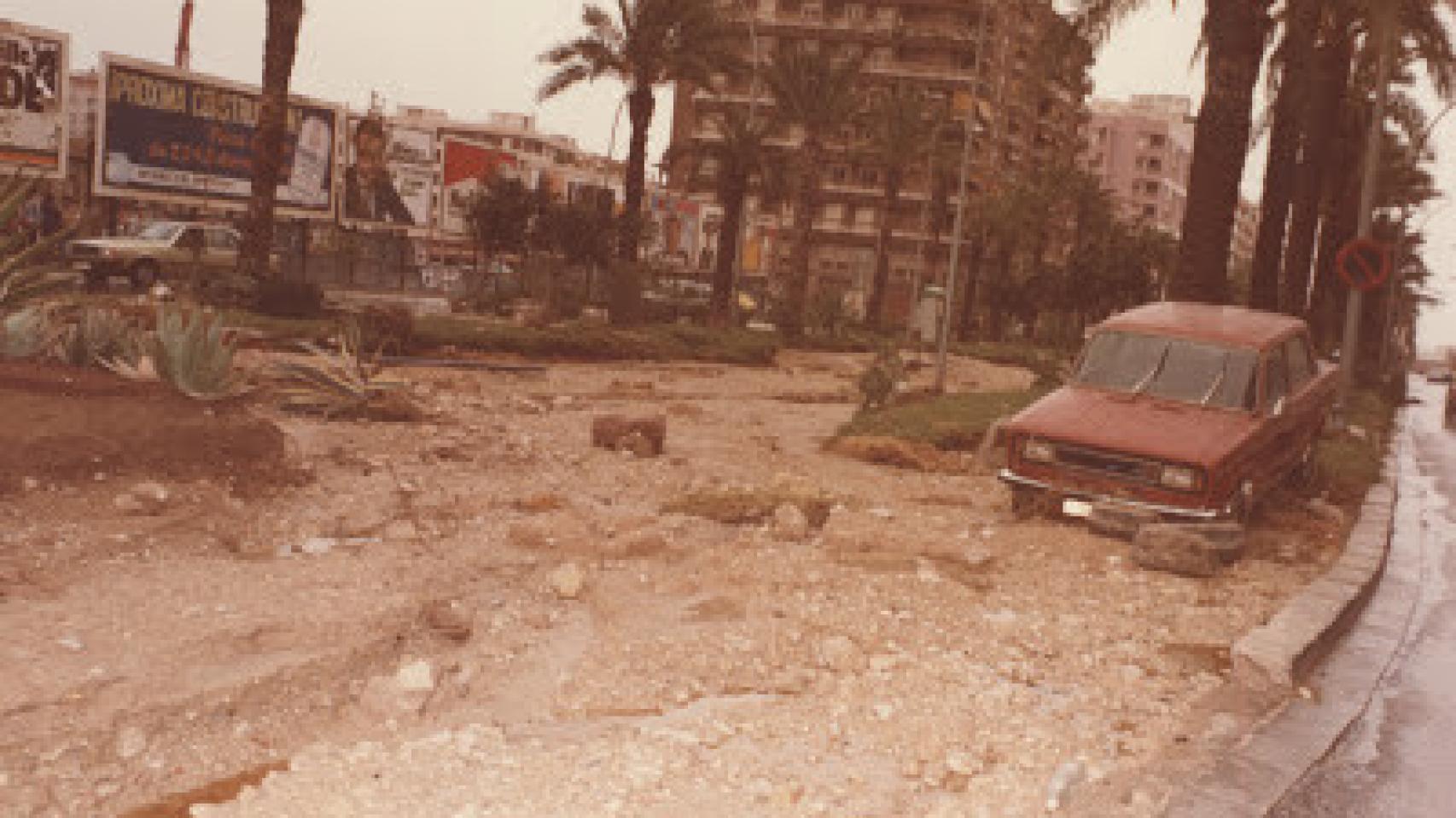 Estado del paseo Oscar Esplá en 1982 en Alicante.