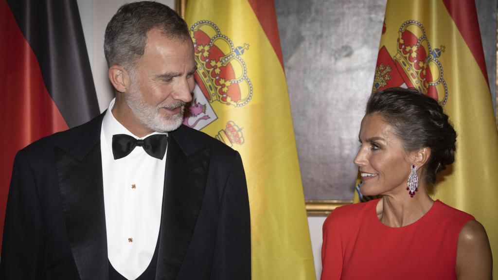 Felipe VI y Letizia durante la cena de gala en Alemania.
