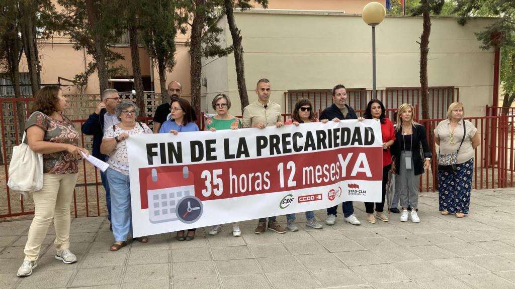 Concentración de CCOO, STAS-CLM, CSIF y UGT en el colegio Alfonso VI de Toledo