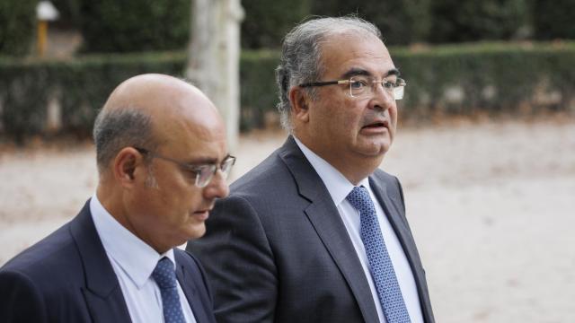 Ángel Ron, junto a su abogado, en la Audiencia Nacional.