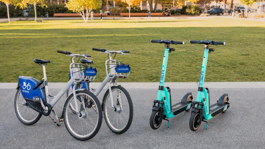 Imágenes de bicicletas y patinetes de TIER y Nextbike.